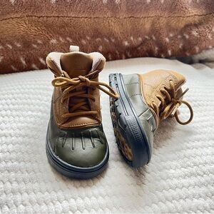 Nike woodside boots